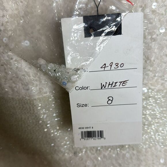 Mac Duggal SEQUINED SLEEVELESS V NECK COLUMN GOWN size 8 in white - Picture 9 of 16